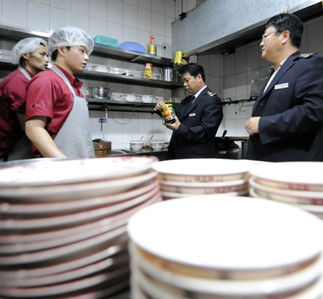 長(zhǎng)春市強(qiáng)化餐飲企業(yè)食品安全監(jiān)管抽查力度